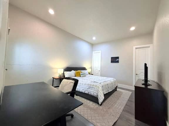 Highlands Storefront Stay - Image 3