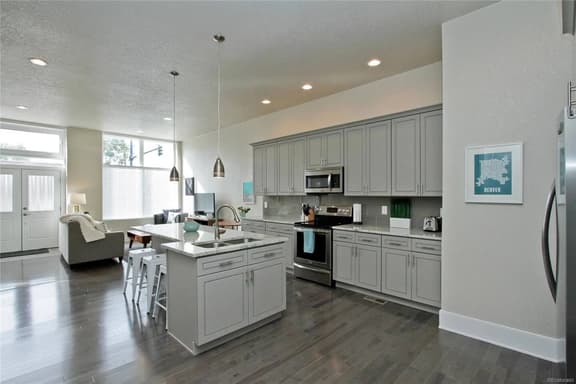 Highlands Storefront Stay - Image 1
